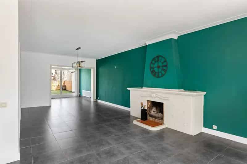 Triplex appartement met oprit en terras