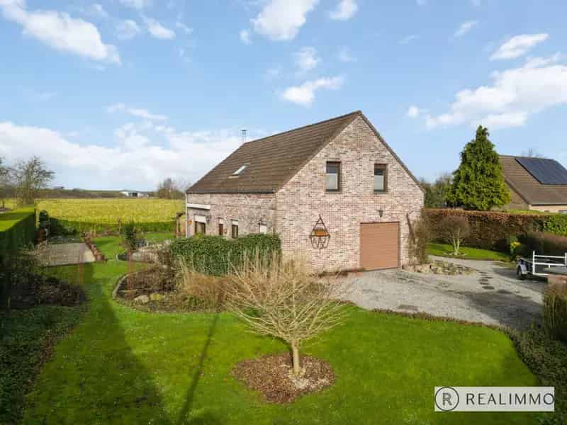 Charmante Villa in Residentiële Woonwijk