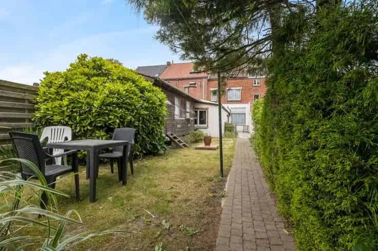 Huis Te Koop: Karaktervolle Woning Grote Tuin Garage
