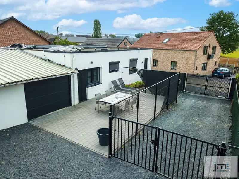 Gelijkvloerse woning met grote hal (200 m2)