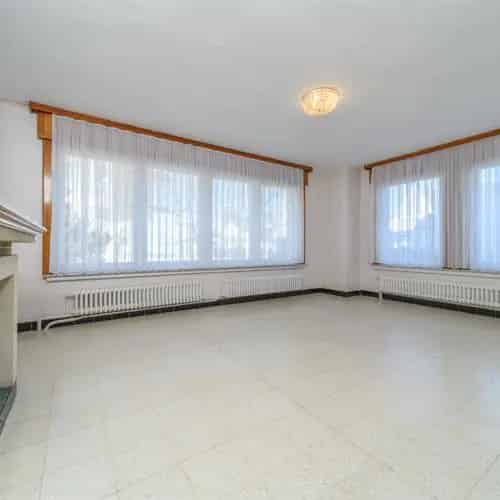 Halfopen woning te koop met vergunde indeling in 3 appartementen – prachtig gelegen met zicht op natuurreservaat, vlakbij het centrum!