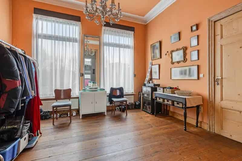 Authentieke burgerwoning aan het Rommelwaterpark met 5 slaapkamers, centrum Gent.