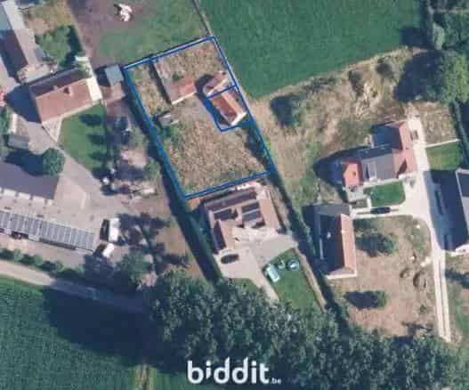 Ruim perceel met bestaande woning in tweede bouwlijn