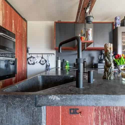 Gerenoveerd hoekappartement met 3 slaapkamers en mooi uitzicht