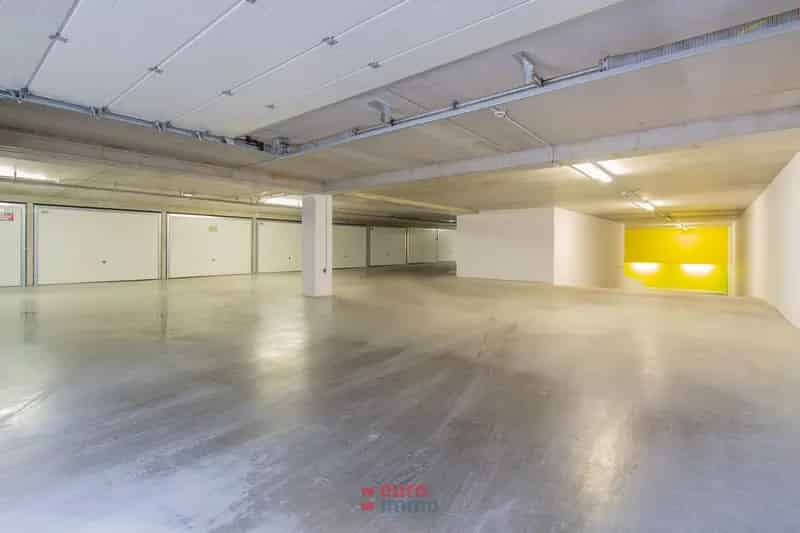Ruime garagebox in modern complex aan het cultureel centrum