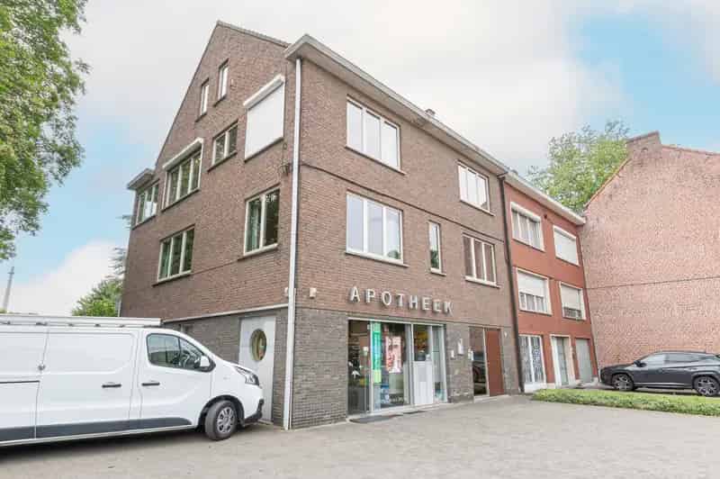 Opbrengsteigendom met 2 woonunits, tuin en dubbele garage