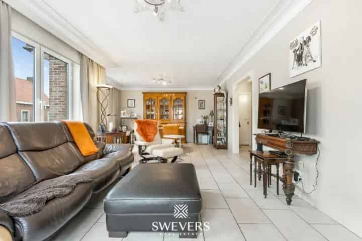 Ruim, lichtrijk appartement (106 m²) met zuid geöriënteerd terras in Sint-Truiden