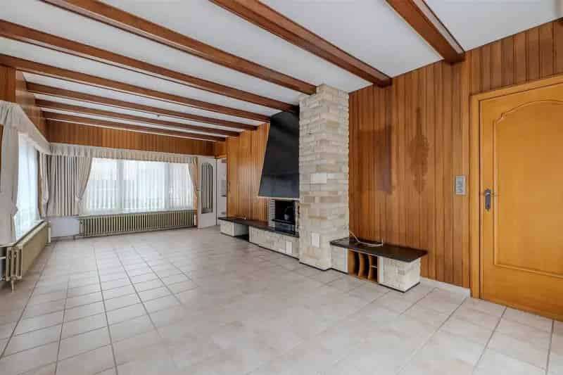 Op te frissen woning (189 m²) op gunstige locatie te koop!