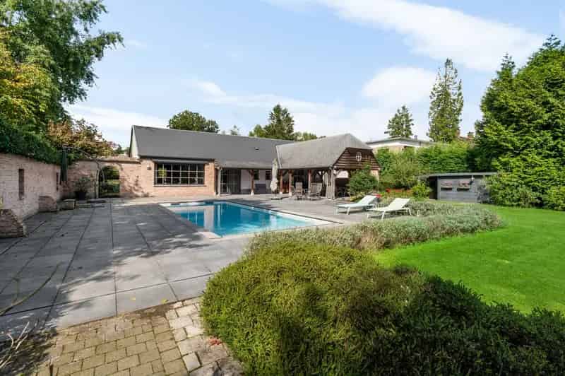 Laagbouwvilla en groot bijgebouw op 3.200 m² aan Peerdsbos