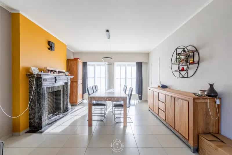 Charmante halfopen woning met lange oprit en zonnige tuin