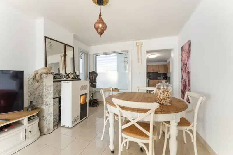 Instapklare woning met 3 slaapkamers, garage en diepe tuin op 449 m²