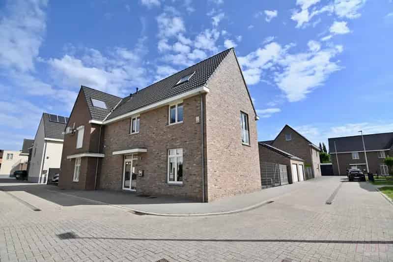 Te Huur: Instapklare Moderne Woning met 2 Slaapkamers en Garage