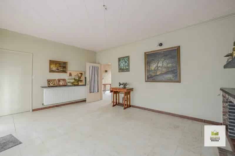 Te renoveren woning op rustige ligging met garage, tuin en 3 slaapkamers