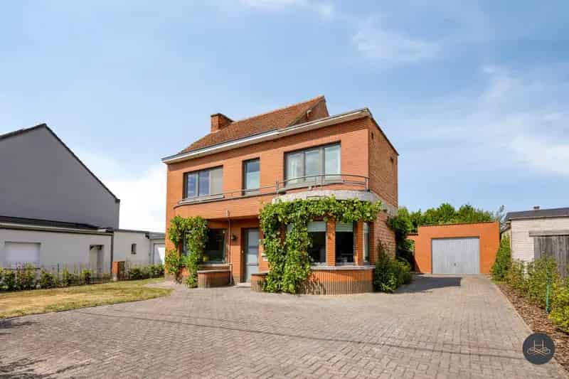 Karaktervolle open bebouwing met leuke tuin en ruime garage