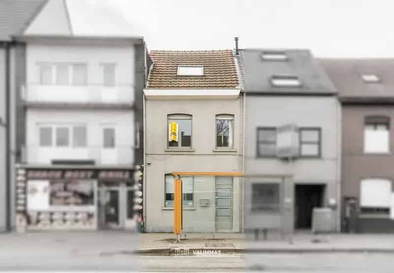 Instapklare rijwoning met 2 slaapkamers, zonneterras en tuin
