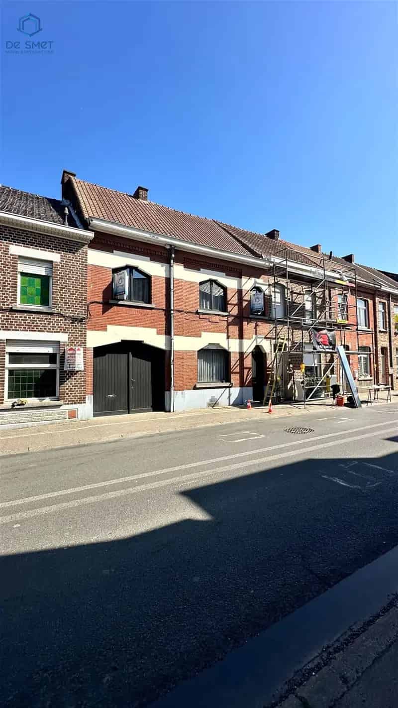 INSTAPKLARE WONING MET 4 SLAAPKAMERS, TUIN EN GARAGE TE GERAARDSBERGEN