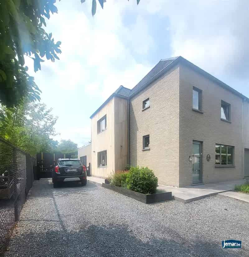 Instapklare halfopen bebouwing op wandelafstand van het centrum