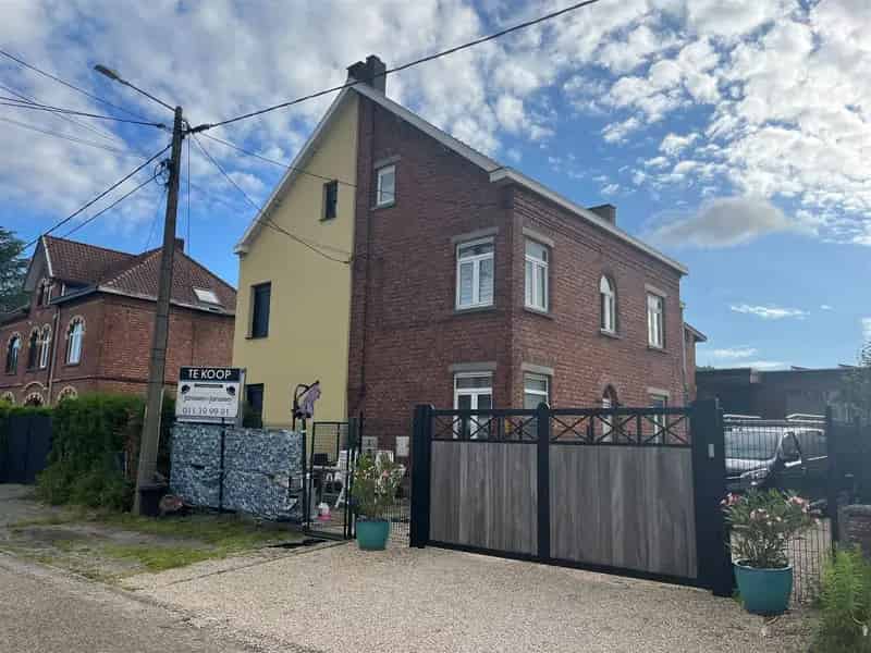 Comfortabele woning of opbrensteigendom met 6 slaapkamers