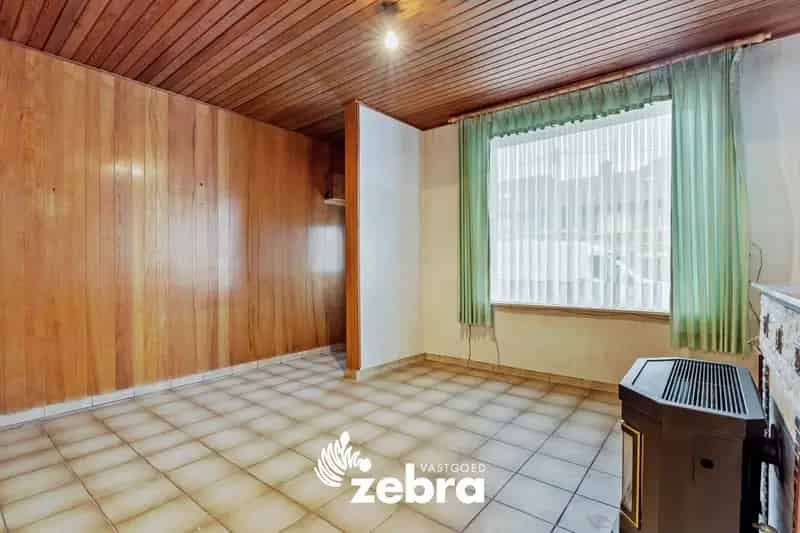 Te renoveren rijwoning met 3 slaapkamers en uitweg te Roeselare (Rumbeke)!