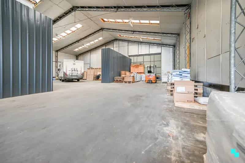 Ruime opslagplaats  van ca. 300 m² te Kachtem