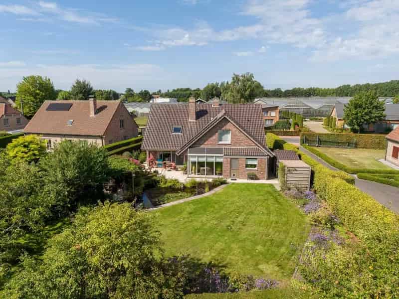 Tijdloze, instapklare, ruime villa met 4 slaapkamers