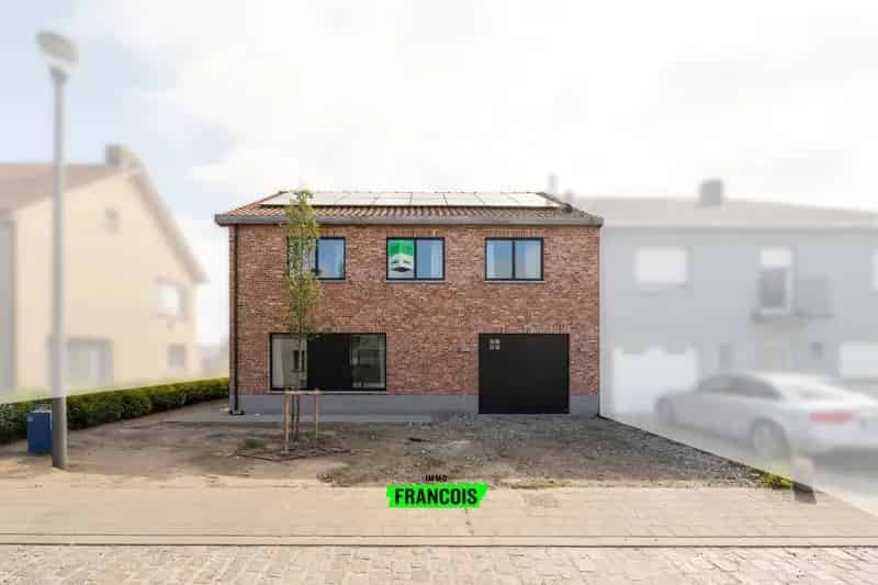 Kwalitatief gerenoveerde woning met 3 slaapkamers in Houtem!
