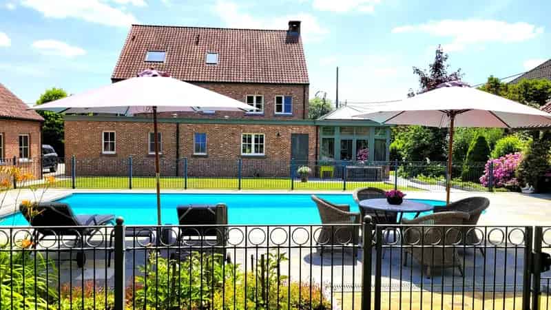 Exclusieve villa met zwembad in rustige omgeving nabij Leuven!