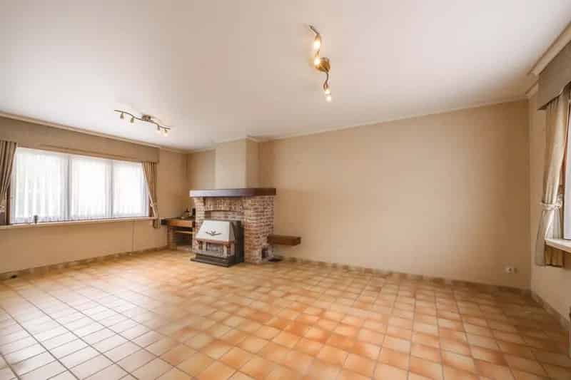 Halfopen woning te Meulebeke.