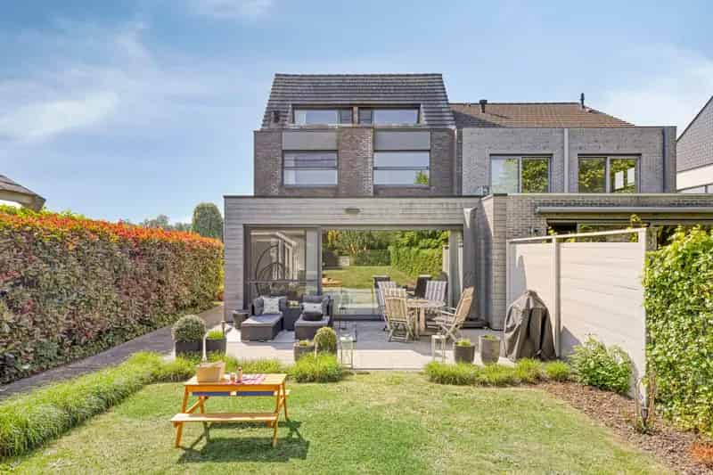 INSTAPKLARE FAMILIEWONING (4 SLAAPKAMERS + BUREAU) TE KOOP