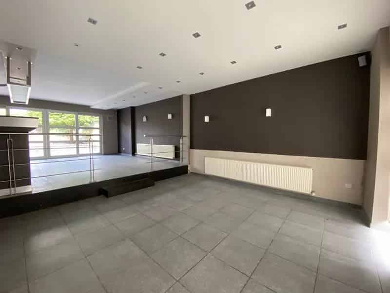 Mutifunctioneel pand met ruime woonst en tuin