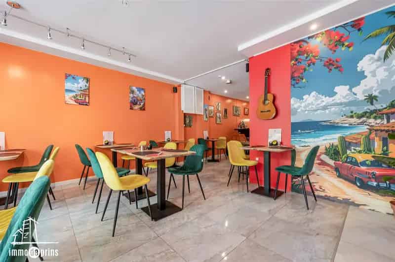 Opbrengsteigendom winkel met woonst +aanpalende woning