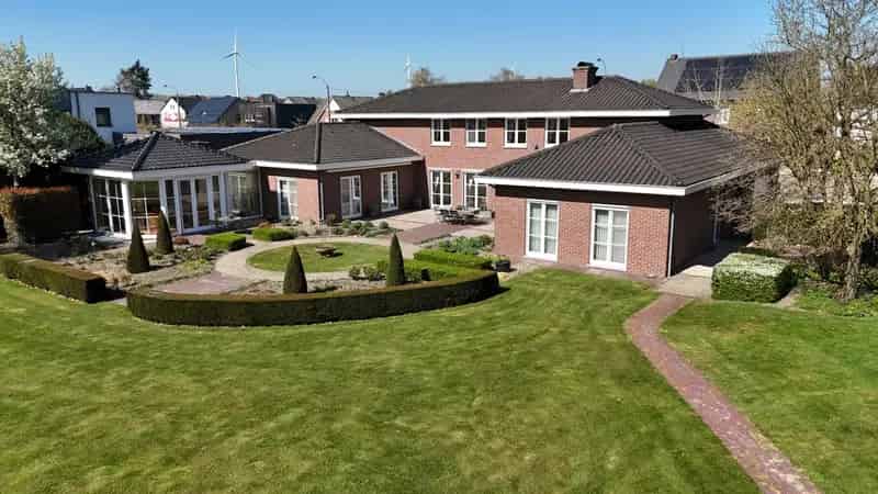 Tijdloze, stijlvolle villa met parktuin op toplocatie.