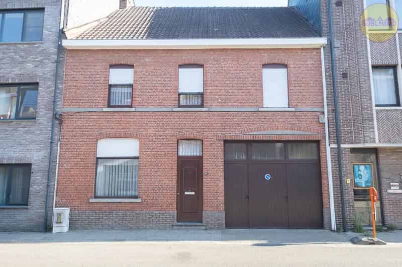 Charmante woning met 4 slaapkamers op 348 m² in het centrum van Meerhout.