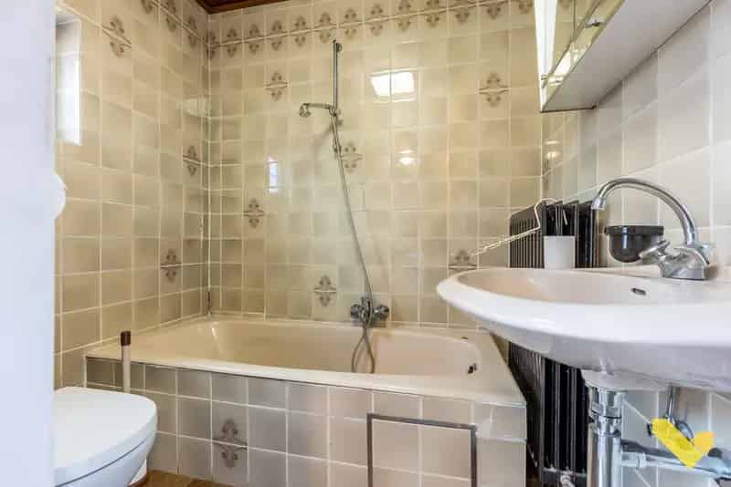 Prachtige Renovatiekans: Ruime Woning Met Veel Potentieel!