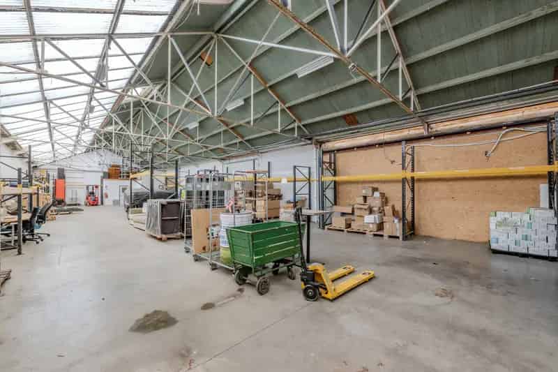 Veelzijdige bedrijfsgebouw te koop te Mortsel