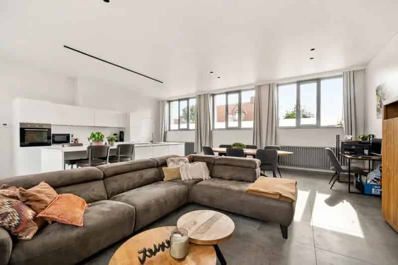 Smaakvol gerenoveerde woning met 3 slaapkamers en tuin.