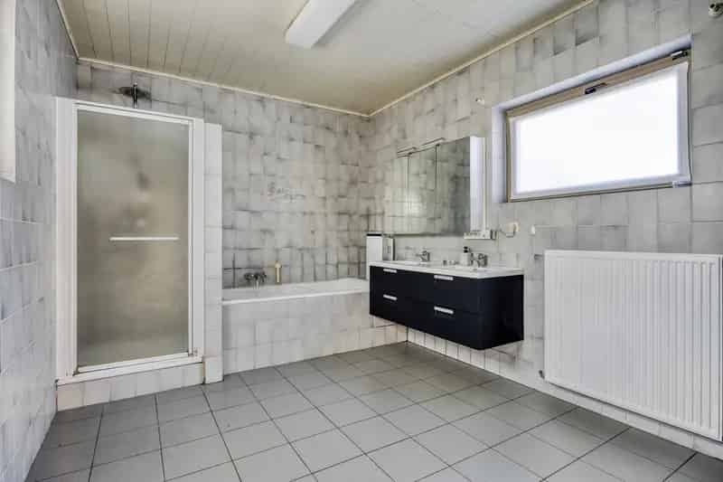 Vrijstaande Woning Nabij Groene Omgeving Op Een Ruime Grond!