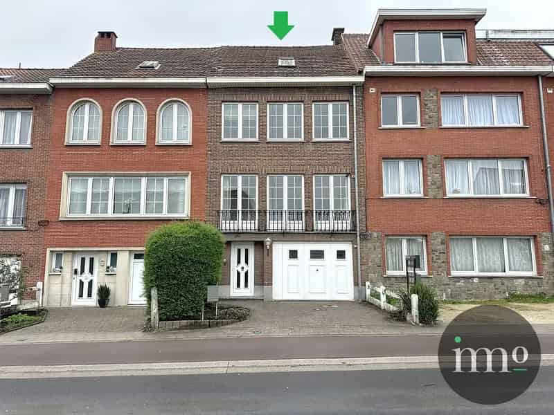 Bel-étagewoning, deels gerenoveerd maar wel instapklaar voor wie geleidelijkaan kleine werken wenst uit te voeren