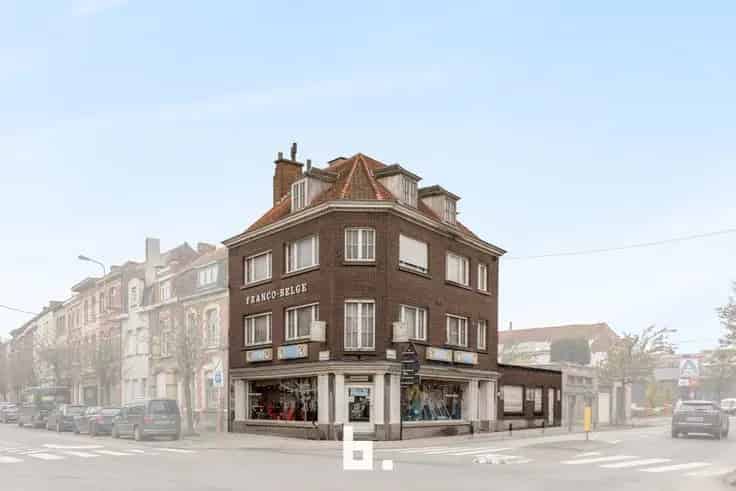 Handelspand met Woonst Te Koop Kortrijk Centrum