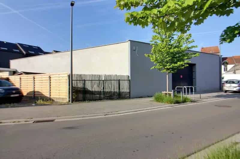 Opslagruimte met kantoor