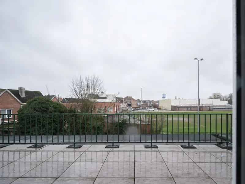 Appartement te huur Wetteren: ruim terras en op te frissen