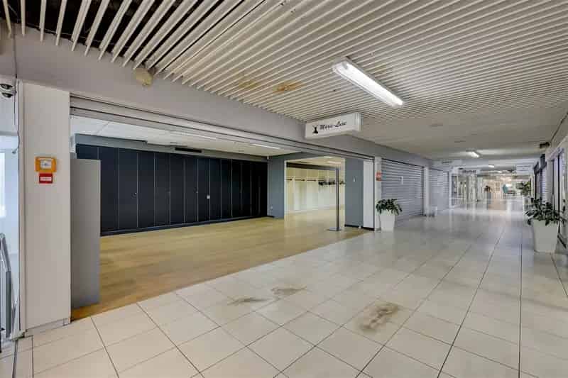 Ruim handelspand op een commerciële locatie op de Bist in Wilrijk