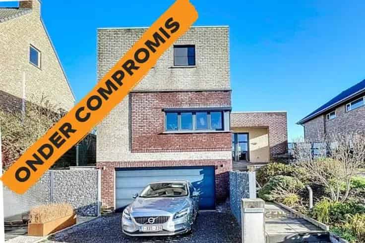 Moderne woning met zwembad en sauna te koop