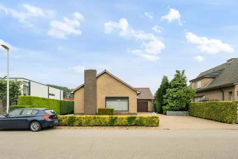 Comfortabele, gelijkvloerse gezinswoning op een perceel van 5a35ca op een rustige locatie nabij het centrum van Maaseik!