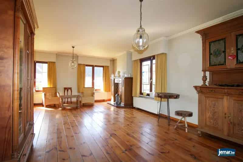 Vrijstaande woning in het groene Rekem met 4 slaapkamers, volledige onderkeldering op perceel van 7a20ca!