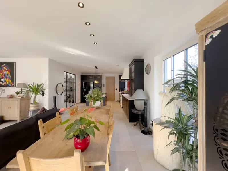 Alleenstaande woning, rustig gelegen in een residentiële omgeving, vlakbij het centrum van Knokke.