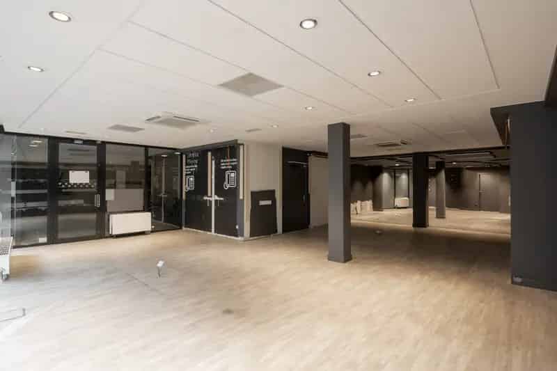 Handelspand in de gekende Kerkstraat in Neerpelt-Centrum te koop!
