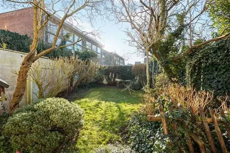 Huis Te Koop: Ruime 5 Slaapkamers, Stadstuin & Renovatieproject