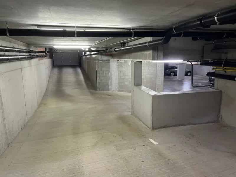 ONDERGRONDSE AUTOSTAANPLAATS TE HUUR IN CENTRUM WOLVERTEM