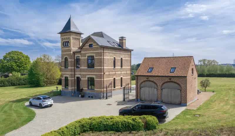 Exclusieve villa op 1,5ha  met vier slaapkamers & zwemvijver
